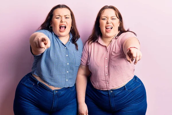 Junge Size Zwillinge Lässiger Kleidung Die Unzufrieden Und Frustriert Die — Stockfoto