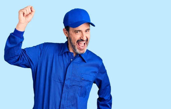 Homem Bonito Meia Idade Vestindo Uniforme Mecânico Dançando Feliz Alegre — Fotografia de Stock