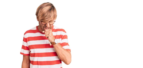 Bello Uomo Caucasico Con Barba Che Indossa Vestiti Casual Occhiali — Foto Stock