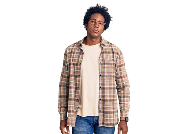 Hombre Afroamericano Guapo Con Cabello Afro Que Usa Ropa Casual —  Fotos de Stock