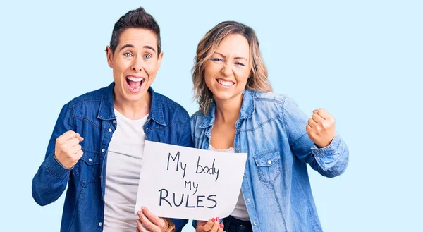 Couple Women Holding Body Rules Banner Screaming Proud Celebrating Victory — Stock Photo, Image