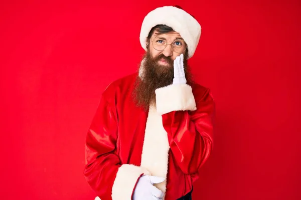 Bonito Jovem Homem Cabeça Vermelha Com Barba Longa Vestindo Traje — Fotografia de Stock