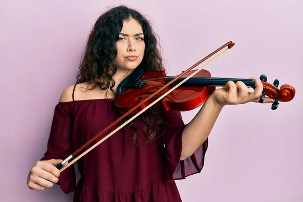Young Brunette Musician Woman Curly Hair Playing Violin Skeptic Nervous — Stock Photo, Image