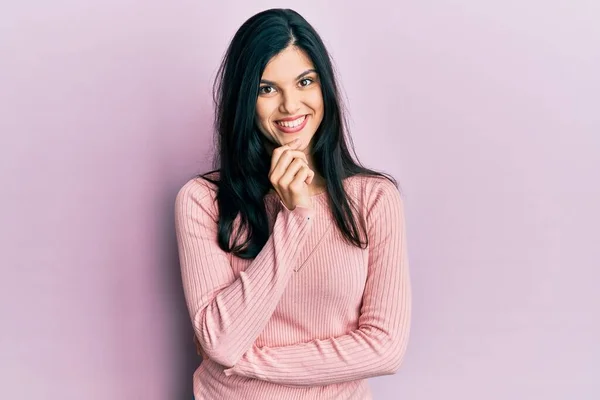 Young Hispanic Woman Wearing Casual Clothes Smiling Looking Confident Camera — Stock Photo, Image