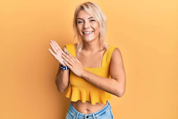 Young Blonde Girl Wearing Casual Clothes Clapping Applauding Happy Joyful — Stock Photo, Image