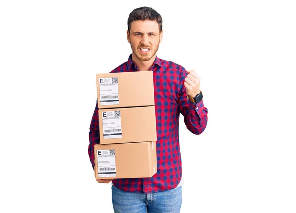 Handsome Young Man Bear Holding Delivery Packages Annoyed Frustrated Shouting — Stock Photo, Image