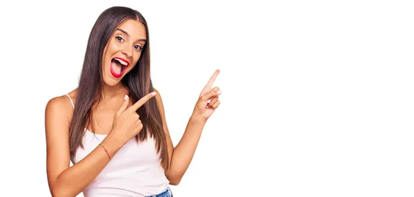 Young Hispanic Woman Wearing Casual Clothes Smiling Looking Camera Pointing — Stock Photo, Image