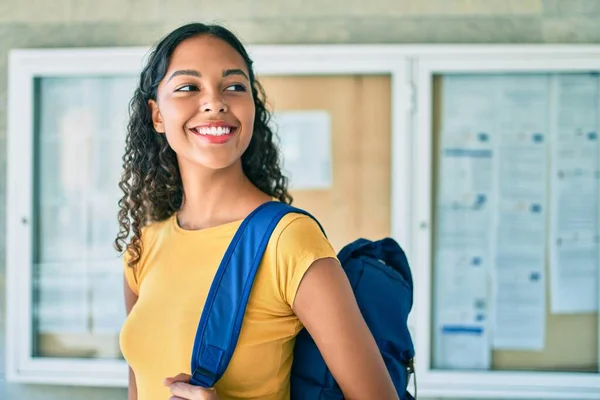 Young African American Student Girl Smiling Happy Walking University Campus — Stock Photo, Image