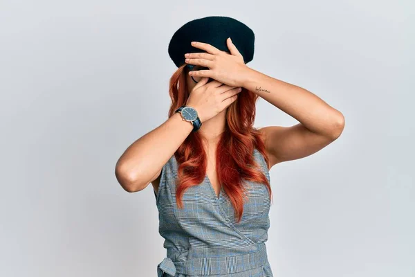 Young Redhead Woman Wearing Fashion French Look Beret Covering Eyes — Stock Photo, Image