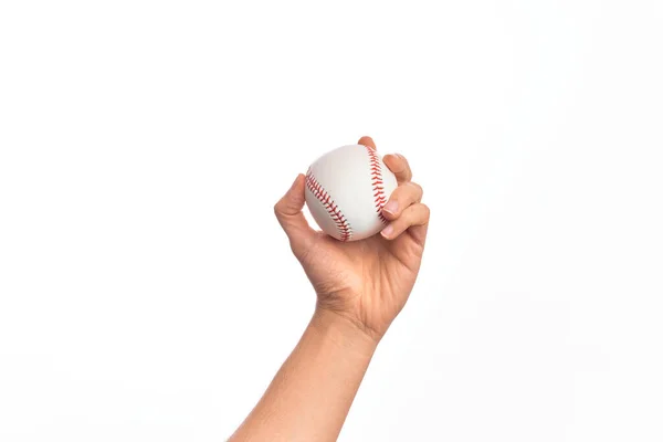 Mão Caucasiano Jovem Segurando Bola Beisebol Sobre Fundo Branco Isolado — Fotografia de Stock