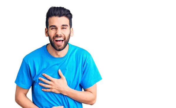 Jovem Homem Bonito Com Barba Vestindo Shirt Casual Sorrindo Rindo — Fotografia de Stock