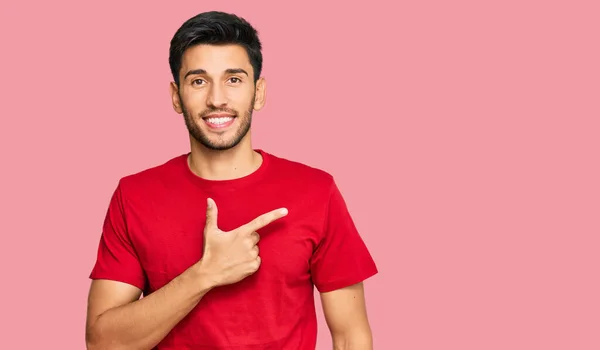 Jonge Knappe Man Draagt Casual Rood Tshirt Vrolijk Met Een — Stockfoto