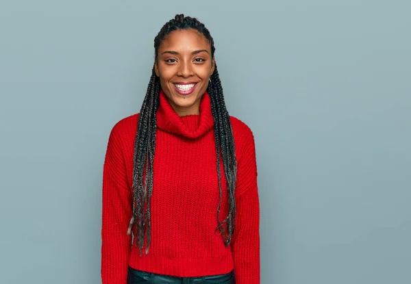 Αφροαμερικανή Γυναίκα Που Φοράει Casual Χειμωνιάτικο Πουλόβερ Ένα Χαρούμενο Και — Φωτογραφία Αρχείου
