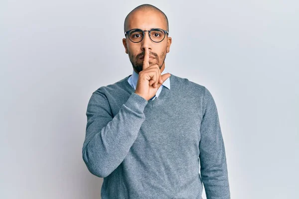 Hispanic Adult Man Wearing Glasses Business Style Asking Quiet Finger — Stock Photo, Image