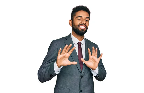 Jovem Afro Americano Vestindo Roupas Negócios Expressão Repugnante Descontente Temeroso — Fotografia de Stock