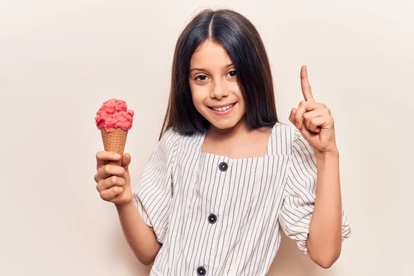 아름다운 아이스크림을 얼굴로 손가락을 가리키는 아이디어나 질문으로 — 스톡 사진