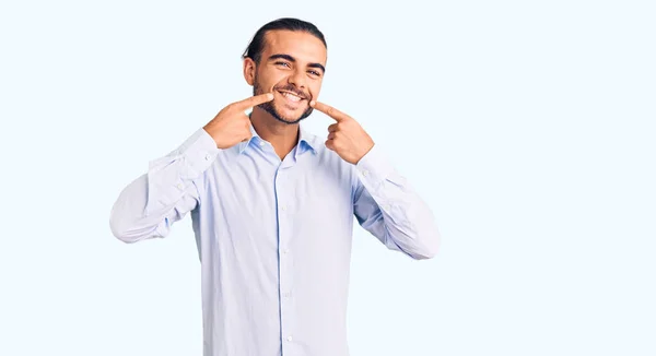 Jeune Homme Beau Portant Des Vêtements Travail Souriant Joyeux Montrant — Photo