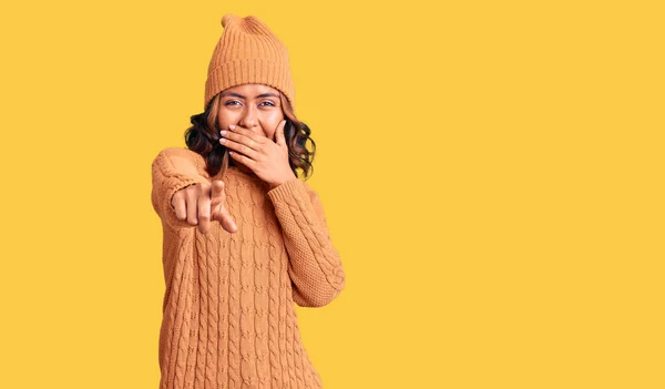 Young Beautiful Mixed Race Woman Wearing Wool Sweater Winter Hat — Stock Photo, Image