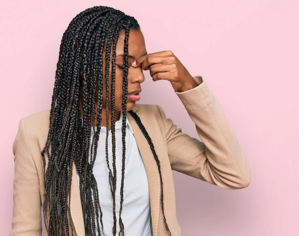 Africano Americano Mulher Vestindo Jaqueta Negócios Cansado Esfregando Nariz Olhos — Fotografia de Stock