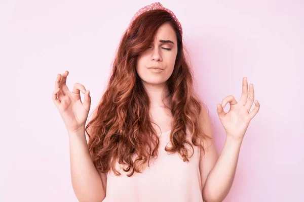 Jovem Mulher Bonita Vestindo Roupas Casuais Relaxado Sorrindo Com Olhos — Fotografia de Stock