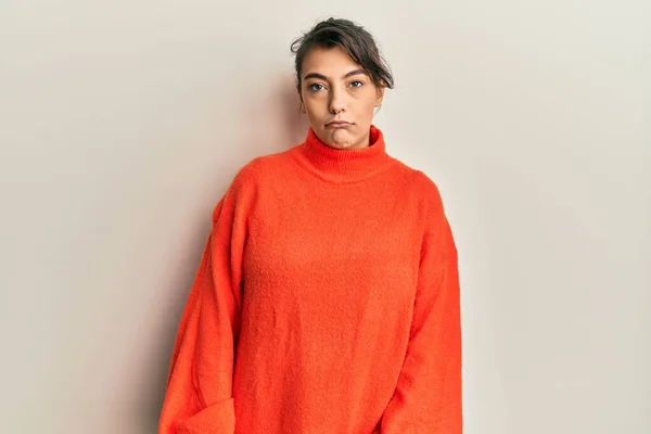 Mujer Hispana Joven Usando Suéter Casual Invierno Deprimido Preocupado Por —  Fotos de Stock