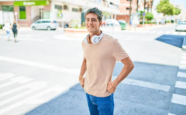 Young Handsome Caucasian Man Smiling Happy Wearing Headphones Walking City — Stock Photo, Image