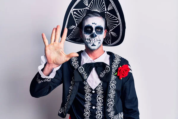 Ung Man Bär Mexikanska Dagen Den Döda Kostymen Över Vit — Stockfoto