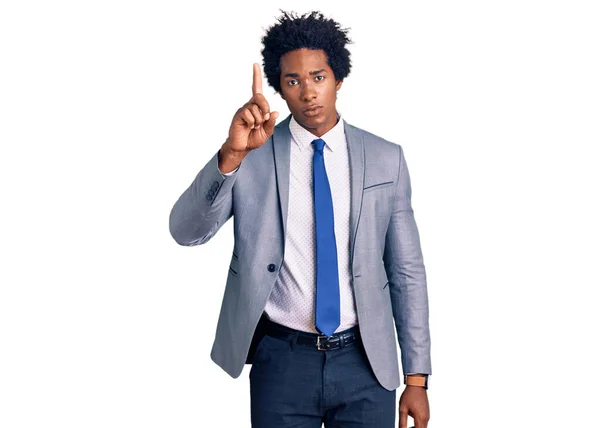 Bonito Homem Afro Americano Com Cabelo Afro Vestindo Jaqueta Negócios — Fotografia de Stock