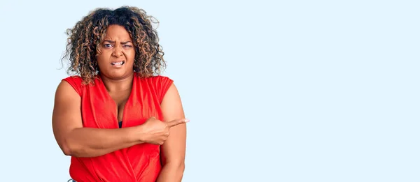 Young African American Size Woman Wearing Casual Style Sleeveless Shirt — Stock Photo, Image