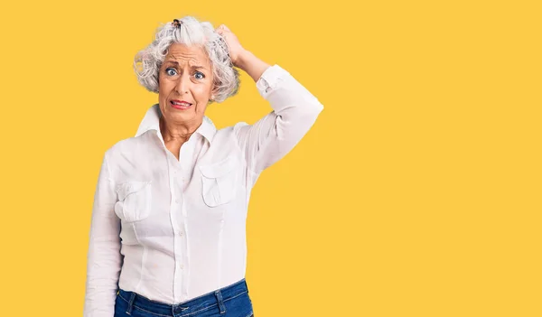 Ältere Grauhaarige Frauen Lässiger Kleidung Verwirren Und Wundern Sich Über — Stockfoto