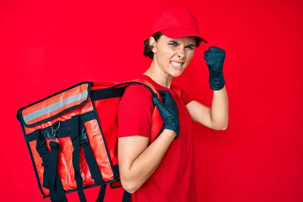 Young Hispanic Woman Holding Take Away Backpack Annoyed Frustrated Shouting — Stock Photo, Image
