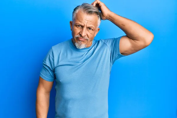 Hombre Pelo Gris Mediana Edad Que Usa Ropa Casual Confunde — Foto de Stock