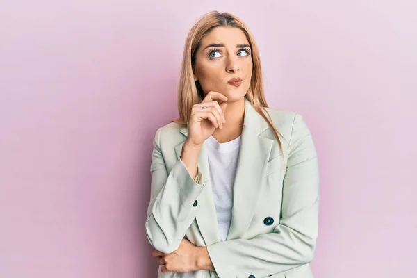 Young Caucasian Woman Wearing Business Clothes Thinking Concentrated Doubt Finger — Stock Photo, Image