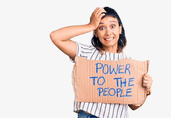 Mujer Joven Sosteniendo Poder Pancarta Gente Estresada Frustrada Con Mano —  Fotos de Stock