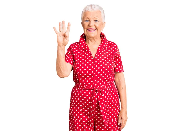 Ältere Schöne Frau Mit Blauen Augen Und Grauen Haaren Trägt — Stockfoto