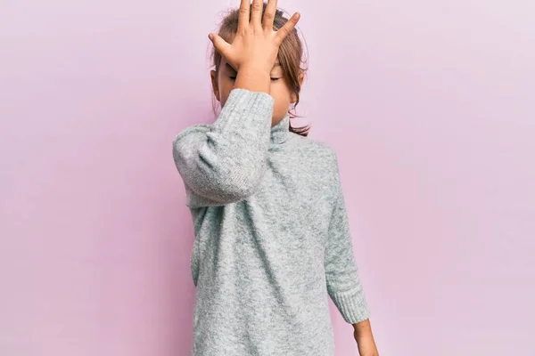 Little Beautiful Girl Wearing Casual Turtleneck Sweater Surprised Hand Head — Stock Photo, Image