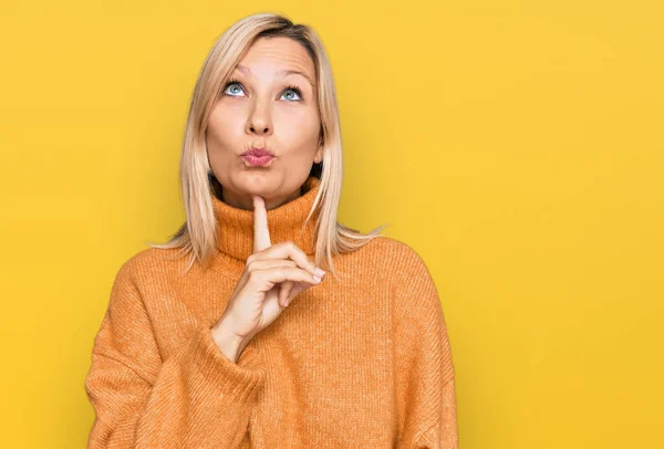 Middelbare Leeftijd Blanke Vrouw Het Dragen Van Casual Winter Trui — Stockfoto