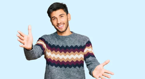 Homem Bonito Jovem Vestindo Camisola Inverno Casual Olhando Para Câmera — Fotografia de Stock