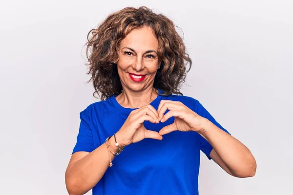 Middelbare Leeftijd Mooie Brunette Vrouw Dragen Blauwe Shirt Staan Witte — Stockfoto