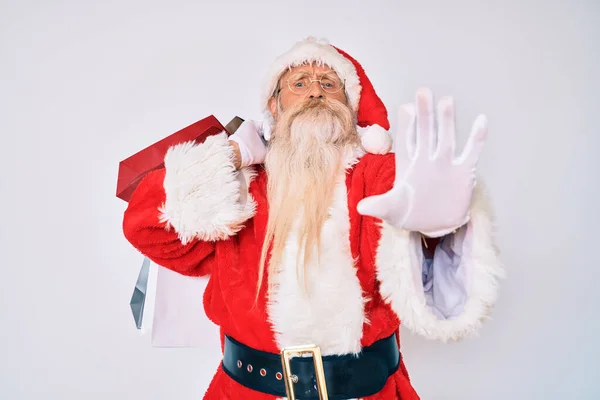 Starý Starší Muž Šedivými Vlasy Dlouhými Vousy Kostýmu Santa Clause — Stock fotografie