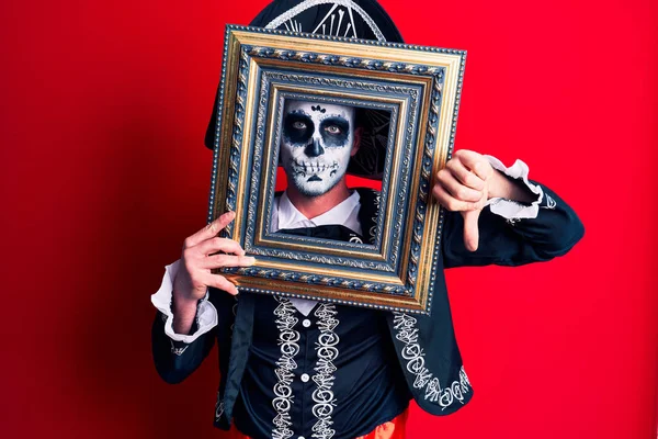 Jonge Man Draagt Mexicaanse Dag Van Het Dode Kostuum Met — Stockfoto