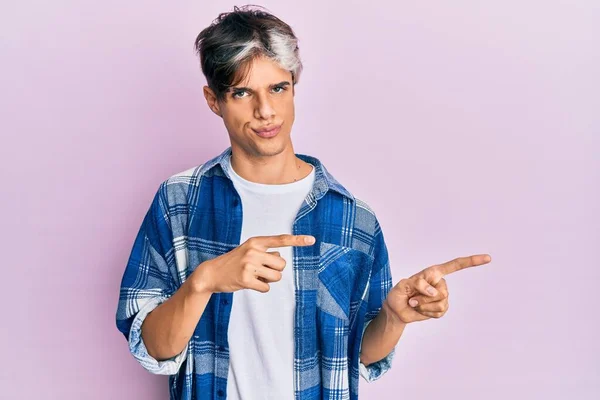 Junger Hispanischer Mann Der Skeptisch Und Nervös Mit Den Fingern — Stockfoto