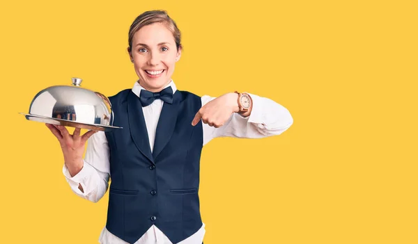 Young Beautiful Blonde Woman Wearing Waitress Uniform Holding Tray Pointing — Stock Photo, Image