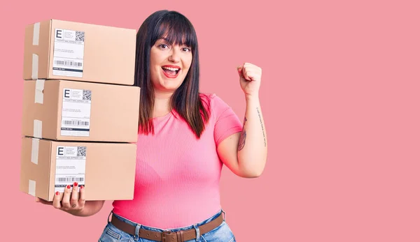 Young Size Woman Holding Delivery Package Screaming Proud Celebrating Victory — Stock Photo, Image