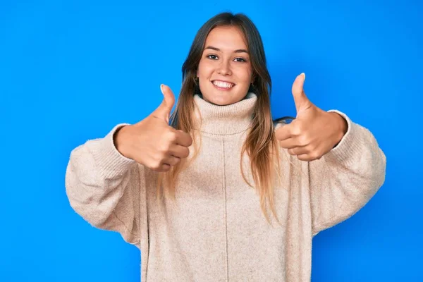 Beautiful Caucasian Woman Wearing Wool Winter Sweater Approving Doing Positive — Stok fotoğraf