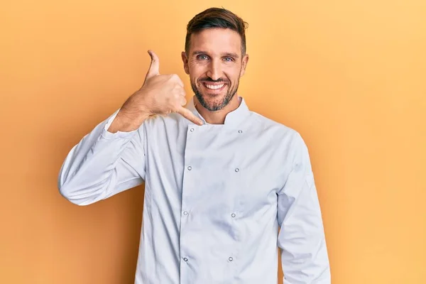 Handsome Man Beard Wearing Professional Cook Uniform Smiling Doing Phone — 스톡 사진