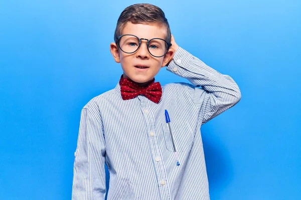 Cute Blond Kid Wearing Nerd Bow Tie Glasses Confuse Wonder — Zdjęcie stockowe