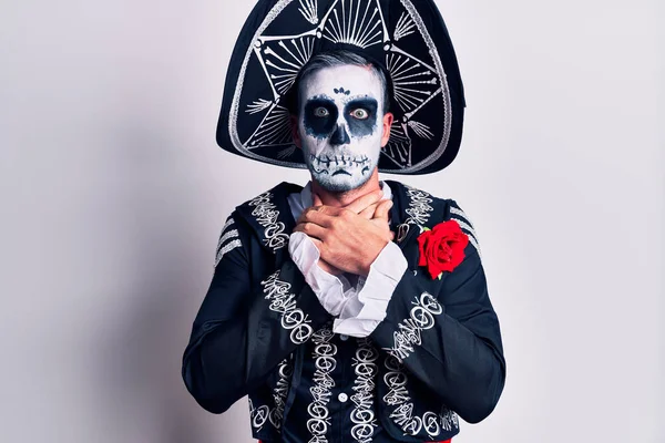 Mladý Muž Mexickém Dni Mrtvého Kostýmu Přes Bílý Křik Dusí — Stock fotografie