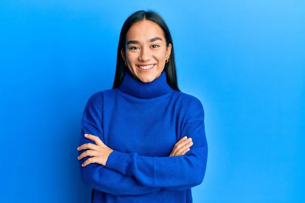 Jovem Mulher Asiática Vestindo Camisola Inverno Casual Feliz Rosto Sorrindo — Fotografia de Stock