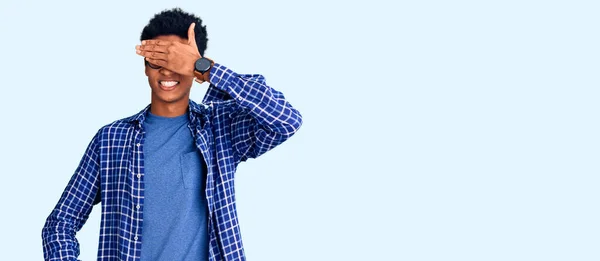 Joven Afroamericano Vestido Con Ropa Casual Gafas Sonriendo Riendo Con —  Fotos de Stock